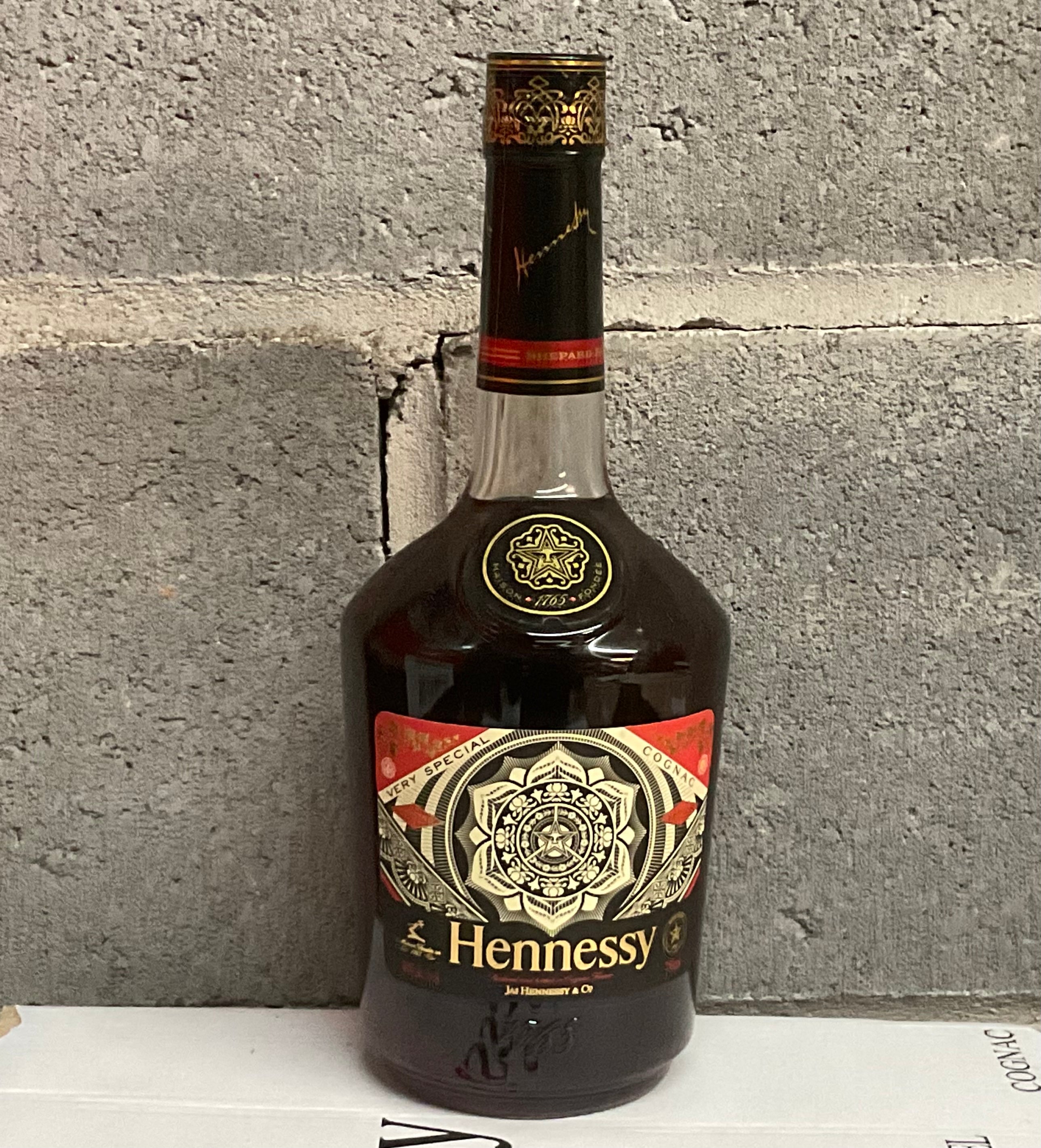 Hennessy V.S. Shepard Fairey Limited Edition Cognac 750ml – Cutrateliquors